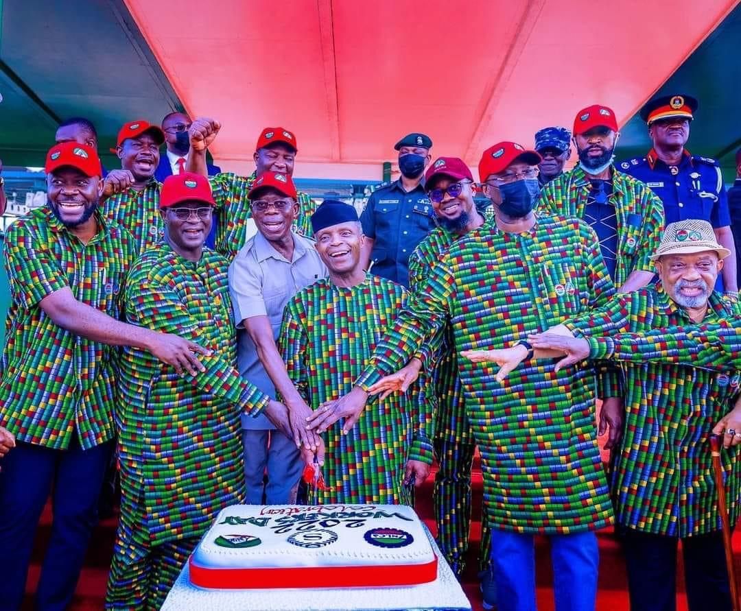 simpliLegacy's tweet photo. Star Boy @ProfOsinbajo, SAN attends the MAY DAY Nigerian Labor Congress Rally at the Eagles Square, Abuja. 1st May, 2022. https://t.co/4OgAoR5U8z