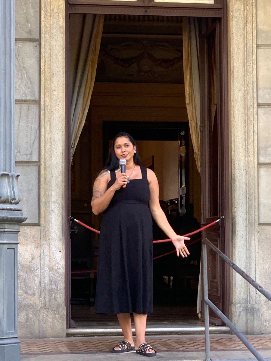 RedeNami's tweet photo. Na cerimônia de abertura da exposição e de formatura das alunas do projeto #AfroGrafiteiras tivemos discursos inspiradores da nossa presidente @panmelacastro, da curadora @Prirooxo e nossa madrinha de cerimônia @joycetrindadee_ #RedeNAMI #PertencerEMudar https://t.co/Ljqf3ruJxY