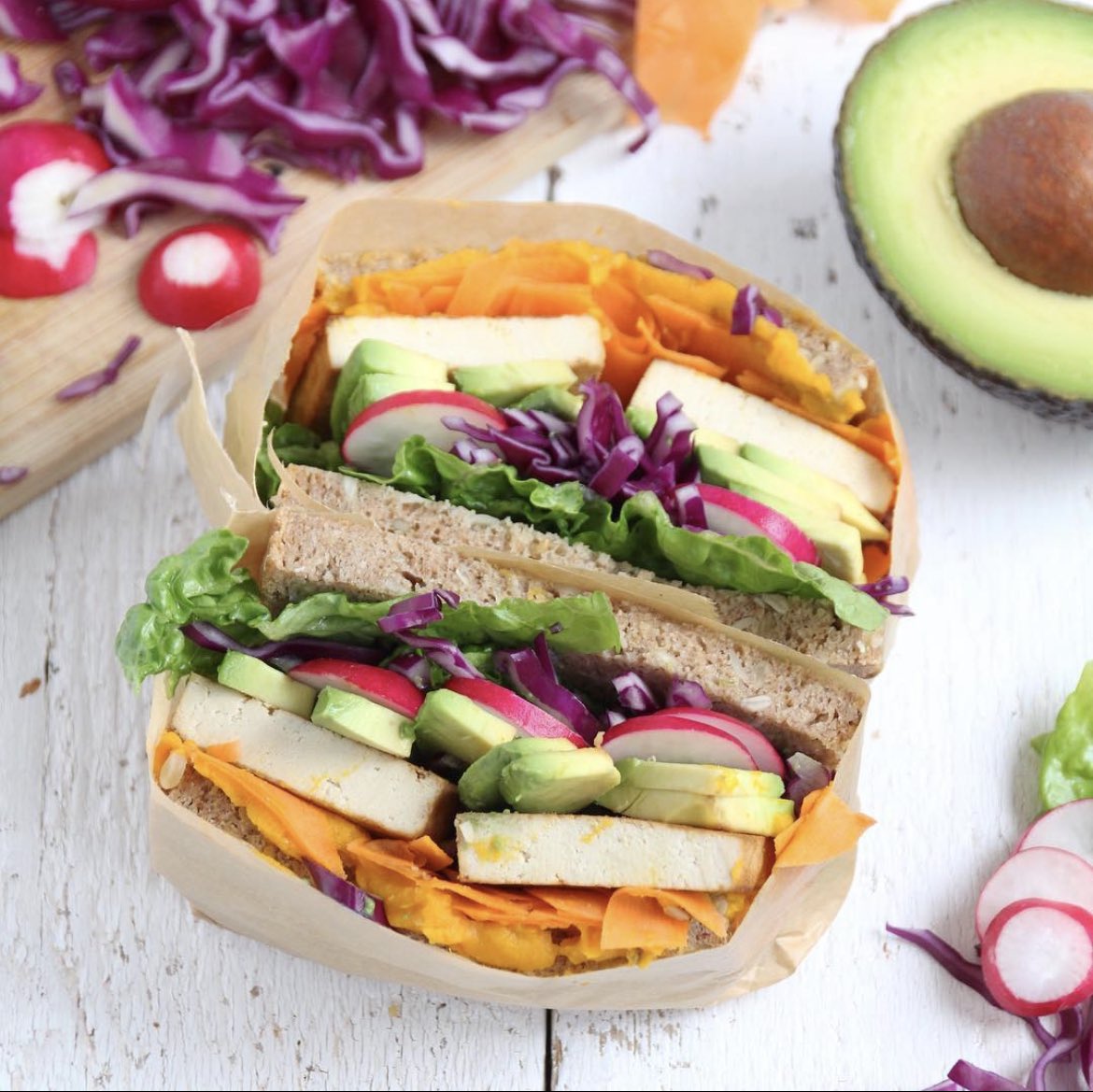 AnnaMariaKrats's tweet photo. day 6/10 of my #artchallenge 

rainbow sandwich 🌈 fresh bread with homemade pumpkin hummus, pan fried tofu, carrots, lettuce, horse radish, red cabbage and of course avocado 🥑💚
#foodphotography #NFTphotography https://t.co/QNXhxnrTa9