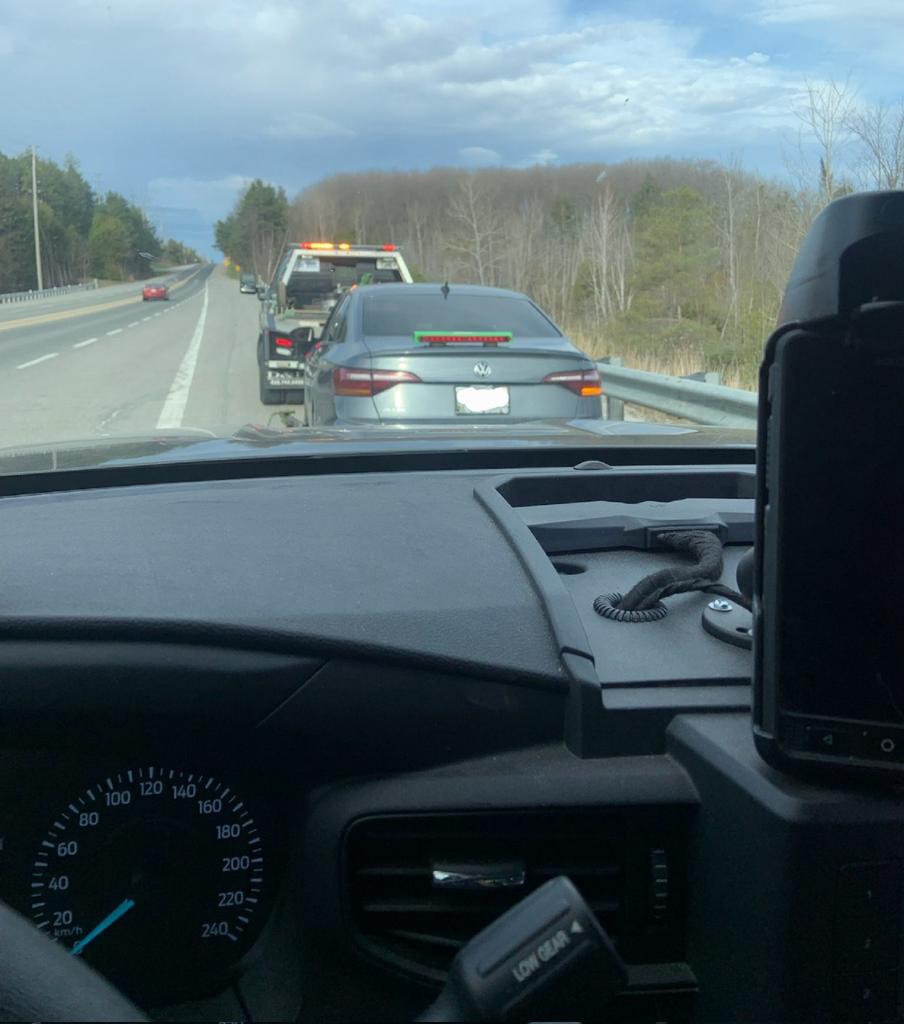 STUNT DRIVING: Vehicle travelling 
116 km/h in a posted 60 zone this morning on Innisfil Beach Road in #Innisfil. #StuntDriving and #Speeding charges for a 22-year-old man from Brampton. 30-day licence suspension.
14-day vehicle impoundment. #slowdown