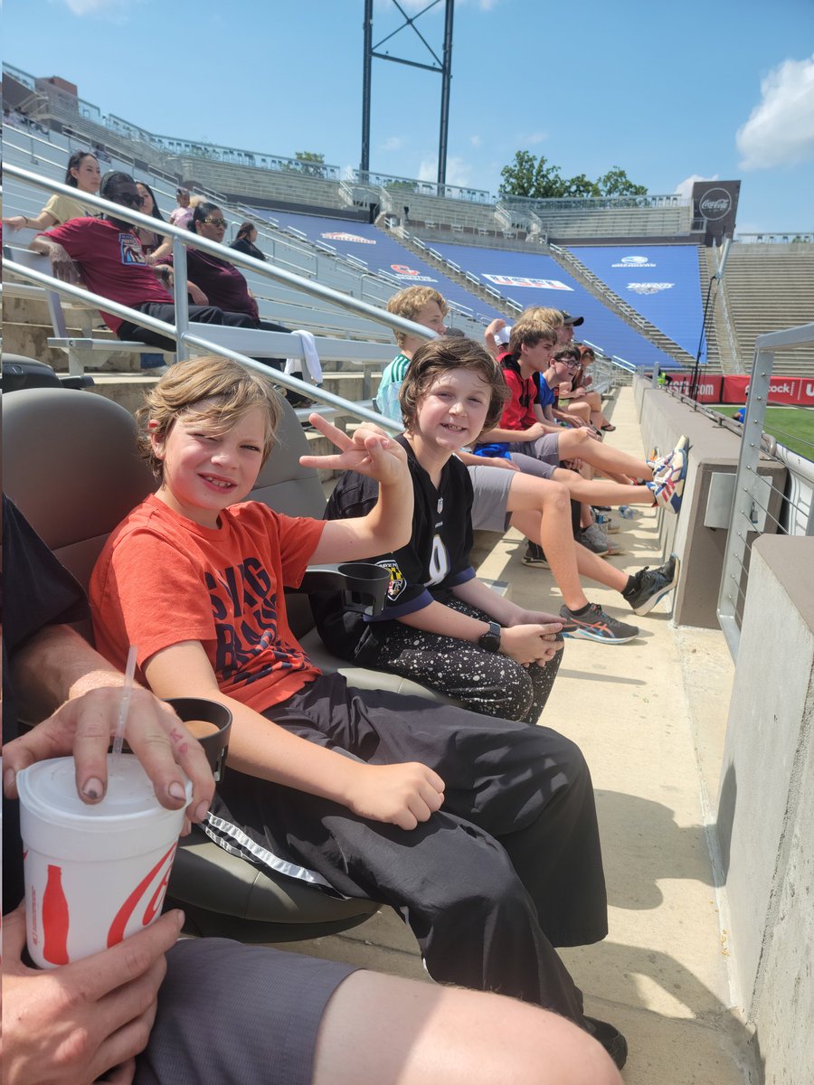 LauraNaish13's tweet photo. Sunday with the boys and the @USFL #michiganpanthers #USFL https://t.co/coFG4Mb8Kk