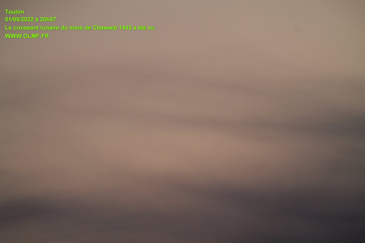 OLMF_FR's tweet photo. Le croissant lunaire de Chawwal 1443 a bien été vu au télescope, ce soir, depuis notre site de Toulon. Un croissant extrêmement fin visible au centre de la photo. Soutenez l'OLMF https://t.co/J8kp8Nd3ik https://t.co/DFOEU4LA9o