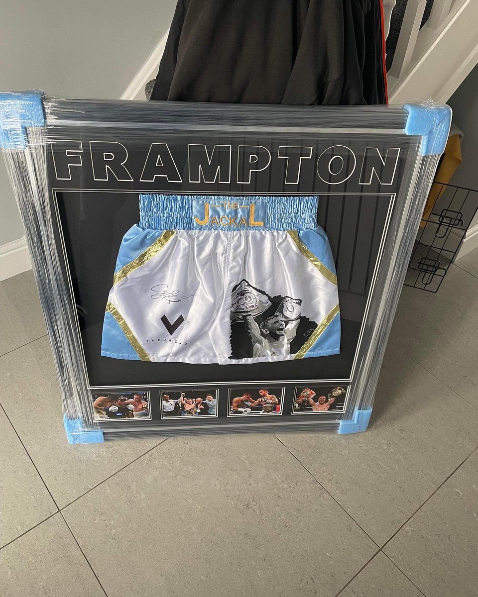 SecondsOutBA's tweet image. Latest painted items. Hand painted Carl Frampton glove, signed on Friday in Scotland. 
Also something special. Hand painted signed Frampton shorts, framed to the highest quality. 
Anyone interested in getting a painting done give me a shout @CRoxy5 @RealCFrampton