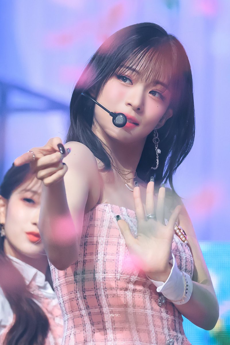 sw_chaeyoung's tweet photo. 220423 HQ  

#프로미스나인 #이채영
#fromis_9 https://t.co/0oRoDB3KG3