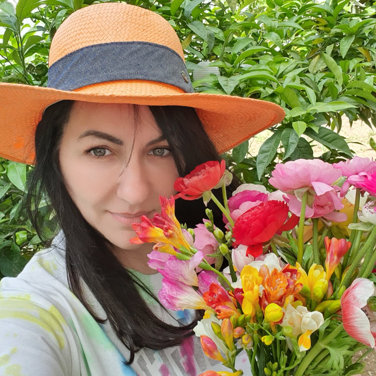 annamethimaki's tweet photo. Η γη γελάει με λουλούδια! 
Καλή Πρωτομαγιά σε όλους🌺 https://t.co/NLo0WFpl9Z