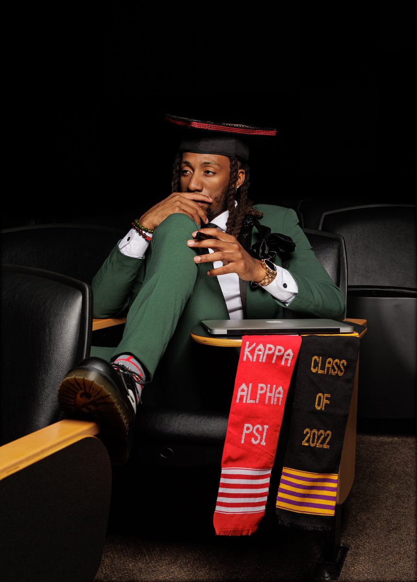 j_dreadz_'s tweet photo. (P)ositive (I)ntellectual (M)otivated
(P)erson. There were some ups and downs, but cheers to a successful run. Through all hard times, I prevailed. I guess that's just the PIMP in me. Nupe Hefner signing out.. 🎓 https://t.co/NMB6PcxiCH