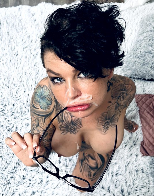 ⁣Mottoshows auf https://t.co/mV0y3WgZpQ in den n&auml;chsten 3 Tagen  Montag 02.05.202210 - 11 &amp; 18 - 19 Uhr Dildoshow