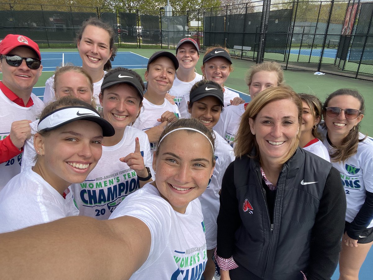 I’m surrounded by champions! Back to back for <a href="/BallStateWTNS/">Ball State Women's Tennis</a> 🏆  #ChirpChirp
