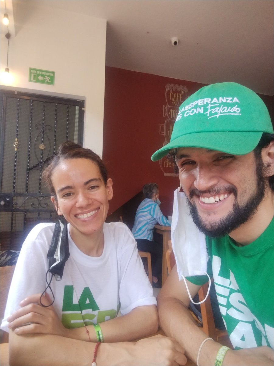 chaelgrunge's tweet photo. Otro día de repartir y compatir Esperanza con mi amorcita @vodwei .
#FirmesConFajardo porque creemos que #LoProgramaticoEsPolitico y que #cambiemosconfajardo es la mejor opción!! https://t.co/DaPlGTNUZL