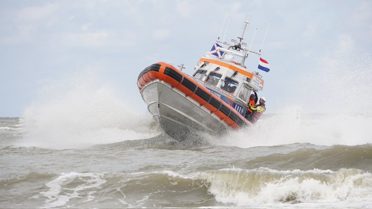 KNRMKatwijk's tweet photo. Wat hebben wij Genoten als bemanning gisteren!

Na 3 jaar mochten wij de deuren van het boothuis weer openen voor publiek en donateurs! Het was een geweldige dag waarbij wij veel donateurs blij hebben kunnen maken met een vaartocht op de reddingboot 'Edith Grondel'. @KNRM https://t.co/9R2DeziE7D