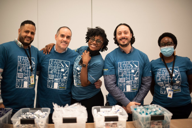 aaronjasper9's tweet photo. Bloomberg employees worldwide have stepped up in response to the humanitarian crisis in Ukraine. This week, our teams packed 7,000 supply kits to donate to our partner @AfyaFoundation and hope they will provide some relief to those who need it most right now. #ImpactInAction https://t.co/WmqI3etsjT