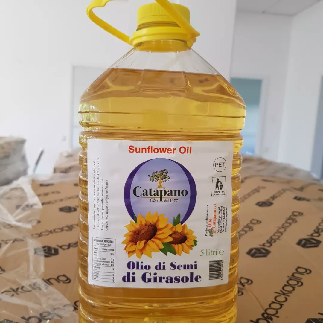LuckyApple20's tweet photo. Sunflower Oil.
Made in Italy. High quality.  5 Lt Pet/16 €
Pick up location/Munich DE. https://t.co/cjckqyj0dN