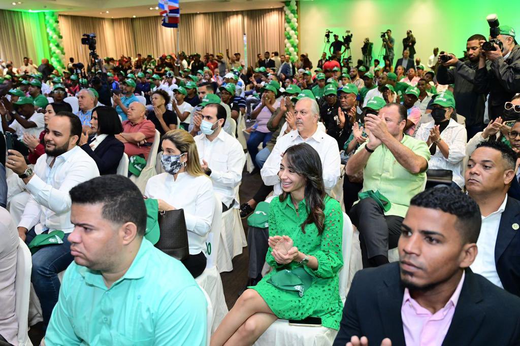 En tiempos en que el gobierno no ha sabido gerenciar la crisis y la inflación, es normal el descontento de la gente. Esa desesperanza se manifiesta en un éxodo masivo hacia la Fuerza del Pueblo, el aliado perfecto para retomar el rumbo de la estabilidad y el bienestar en el país.