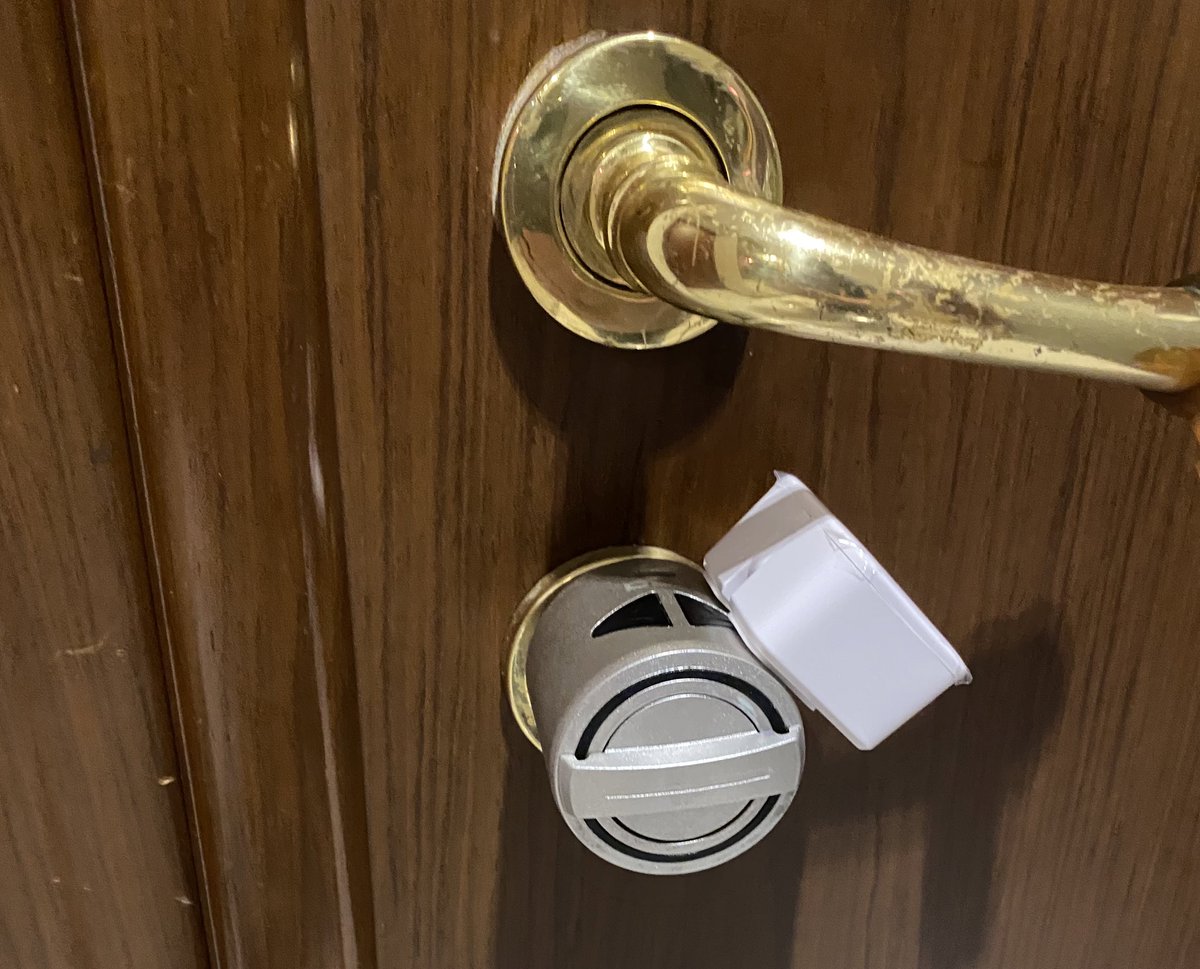 berkansezer's tweet photo. Switchbot Bot Akıllı Buton Basıcı. Desi Utopic marka bluetooth özellikli kapı kilidini direk olarak Wi-Fi’a bağladı. Toplamda 1500 TL’ye 6000 liralık kilitlerin daha da gelişmişini yapmış oldum. #desi #switchbot #akıllıev #homeassistant #alexa #homekit #utopic #switchbotbot https://t.co/kqcQd2xXeJ