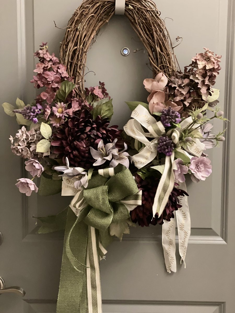 LizWittich's tweet photo. @quinncy I made this wreath for my sister’s front door today. https://t.co/vKu6ZbxNLz