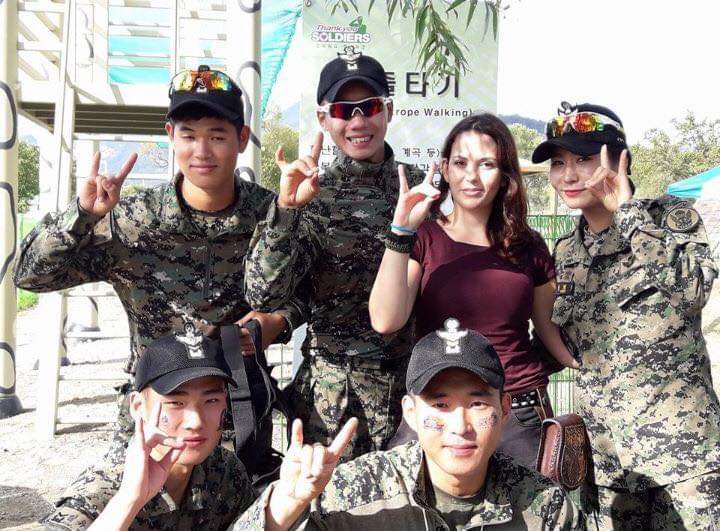 MuhammetBilir13's tweet photo. Turkish student from South-Korea with her altaic Korean sibling are making the wolf greeting 🇰🇷🇹🇷🇰🇷🇹🇷🇰🇷🇹🇷
#Korean #Turkish #South #Korea #Seoul #Altaic #Brotherhood #TURAN , 🐺 🐺 🐺, 🇫🇮 🇱🇻 🇪🇪 🇳🇴 🇵🇱 🇺🇦 🇲🇰 🇦🇱 🇧🇦 🇭🇺 🇧🇬 🇹🇷 🇦🇿 🇹🇲 🇺🇿 🇰🇬 🇰🇿 🇦🇫 🇹🇯 🇵🇰 🇲🇳 🇯🇵 🇰🇷 🇰🇵 🐺 🐺 🐺. https://t.co/ljsR6EFjgt