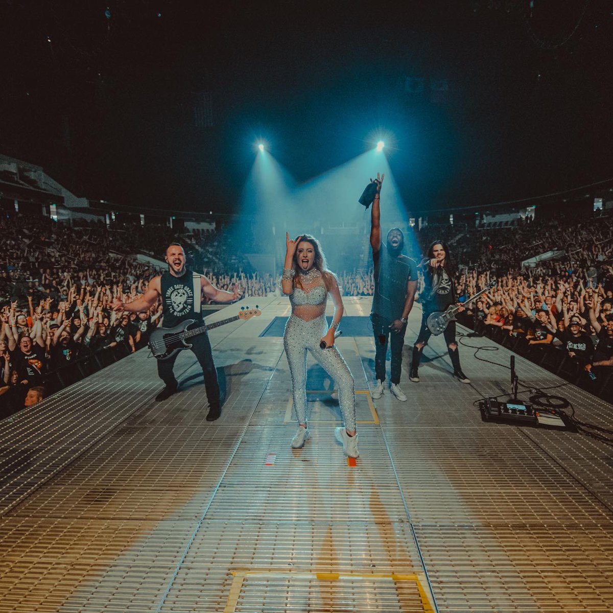DIAMANTEband's tweet photo. Thank you Birmingham!! #RevolutionsLiveTour #Shinedown #ThePrettyReckless
📸 @alysoncoletta https://t.co/4Qy4i00xT6