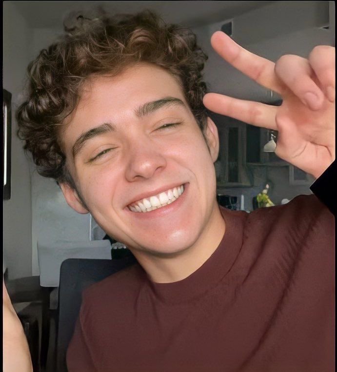 CHXRLIE_TY's tweet image. 𝘊𝘩𝘢𝘳𝘭𝘪𝘦 𝘛𝘢𝘺𝘭𝘰𝘳

• 21 años
• estudiante e intento de músico

#freerol ☀️