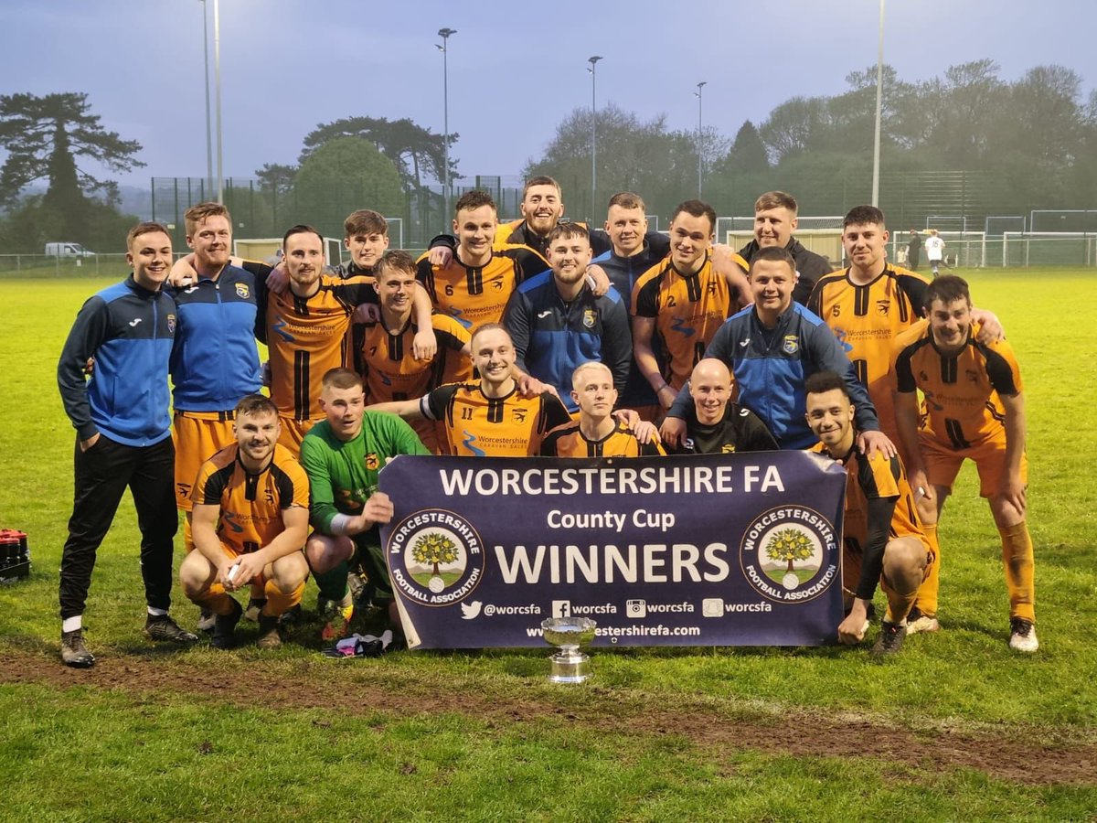 SSwiftwire's tweet image. Swifts 4-3 Perrywoods Firsts ⚫️🟡

What a performance from the lads and we are @WorcsFA Premier Cup Winners!! #UTS