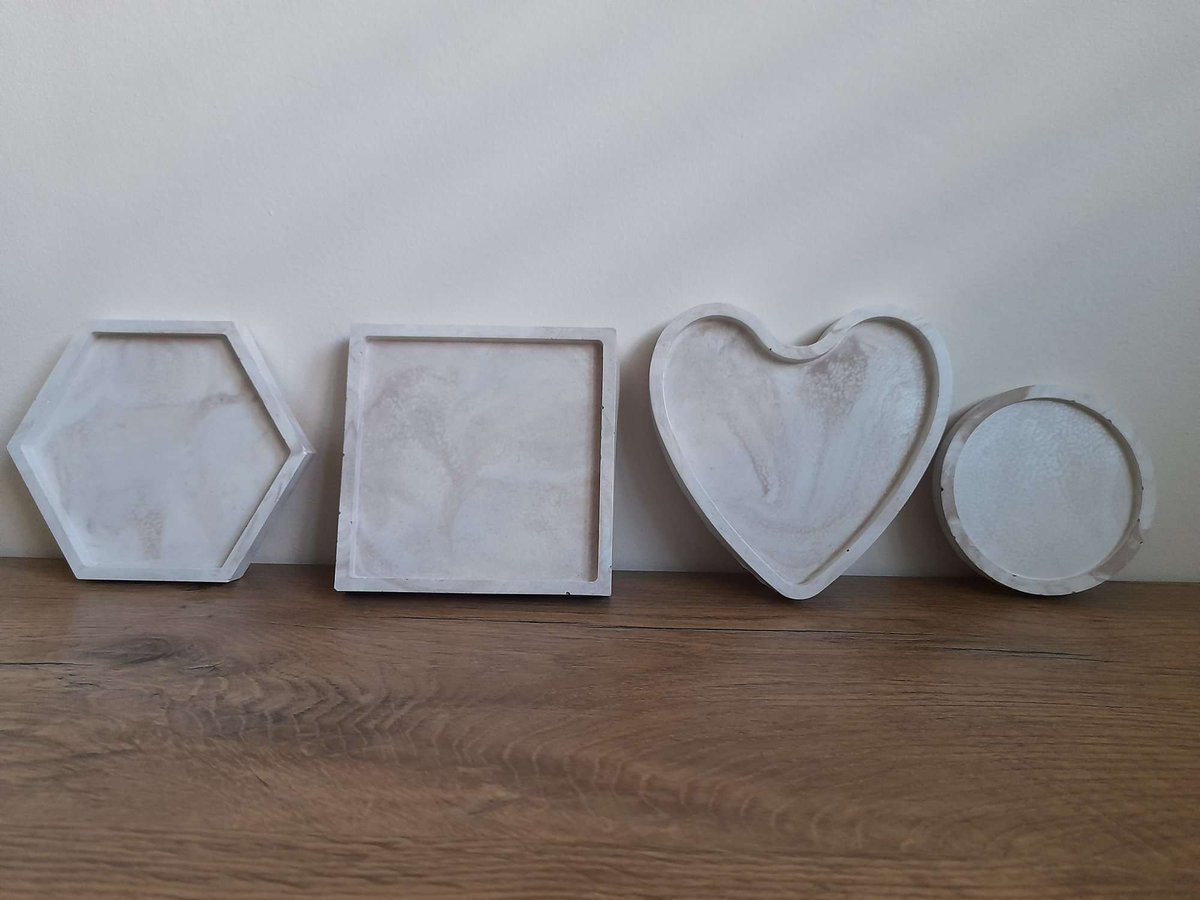 Good evening everyone, hope all is well ❤ We have new stock and designs on our #etsy link including these brand new #handmade trinket trays/candle holders ❤

#CraftBizParty #ukmakers #etsyuk #shoplocal #smallbusiness #sundayvibes 
etsy.com/shop/ambercand…
