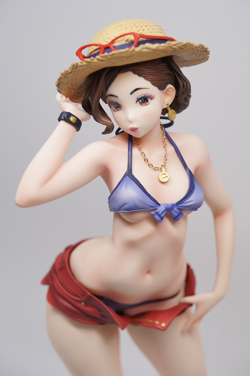 帽子の正しいセット位置は縁を手で掴むこの位置じゃな。見てこのデカ腰。重ね重ねありがとうございます。 