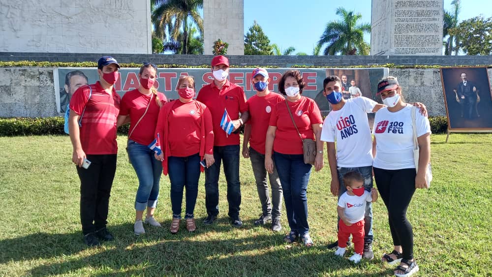 UCLVCU's tweet photo. La #UCLVnuestra dio su #SíxCuba este #1deMayo 💪🇨🇺♥️
👉 https://t.co/reILj3gp30 https://t.co/zHHIruWwLu