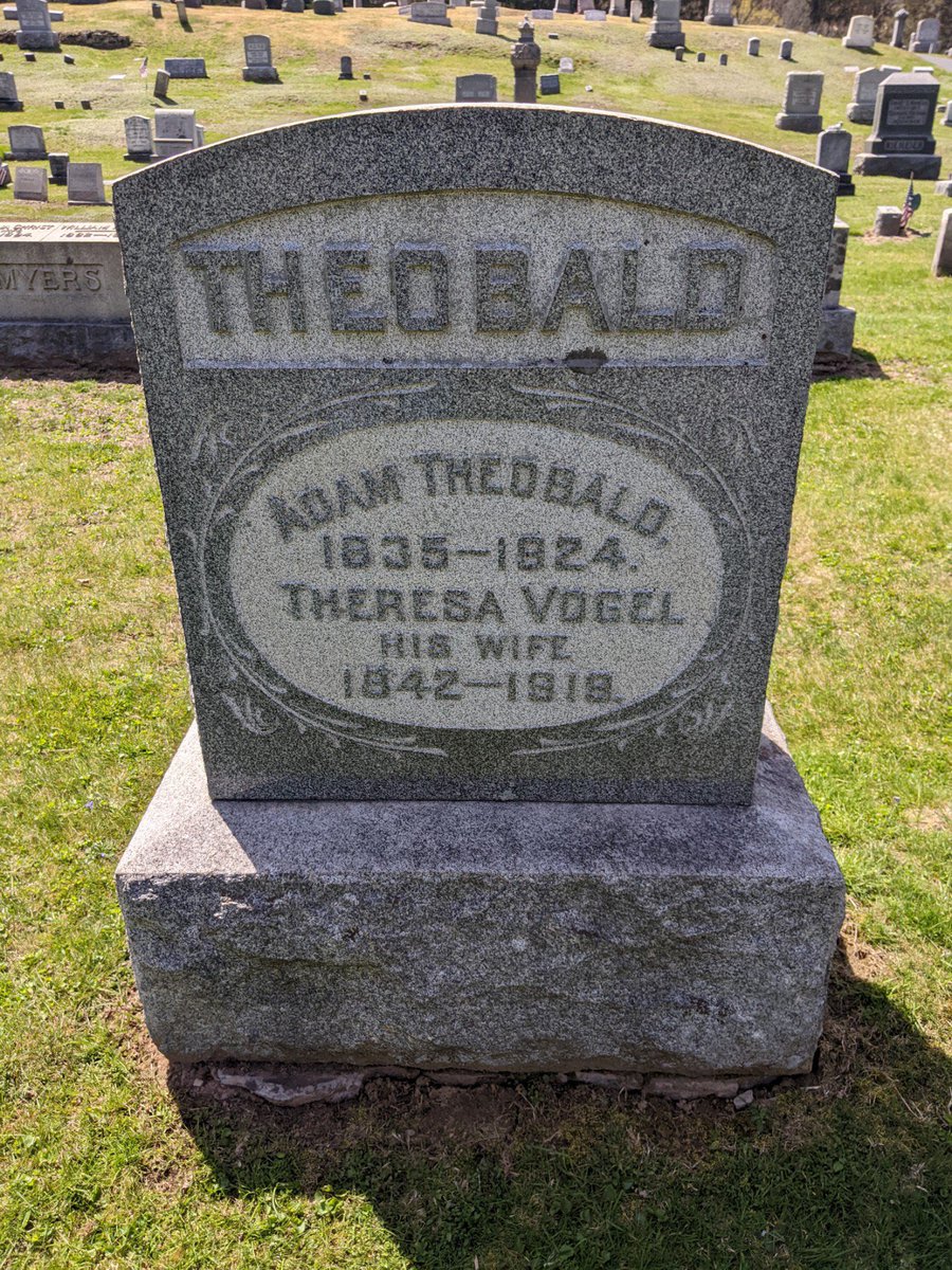 kellymichee's tweet image. Whoa. My dad found the gravestone of my first ancestor to come to America from Germany. These are my great-great-great-great grandparents 😯