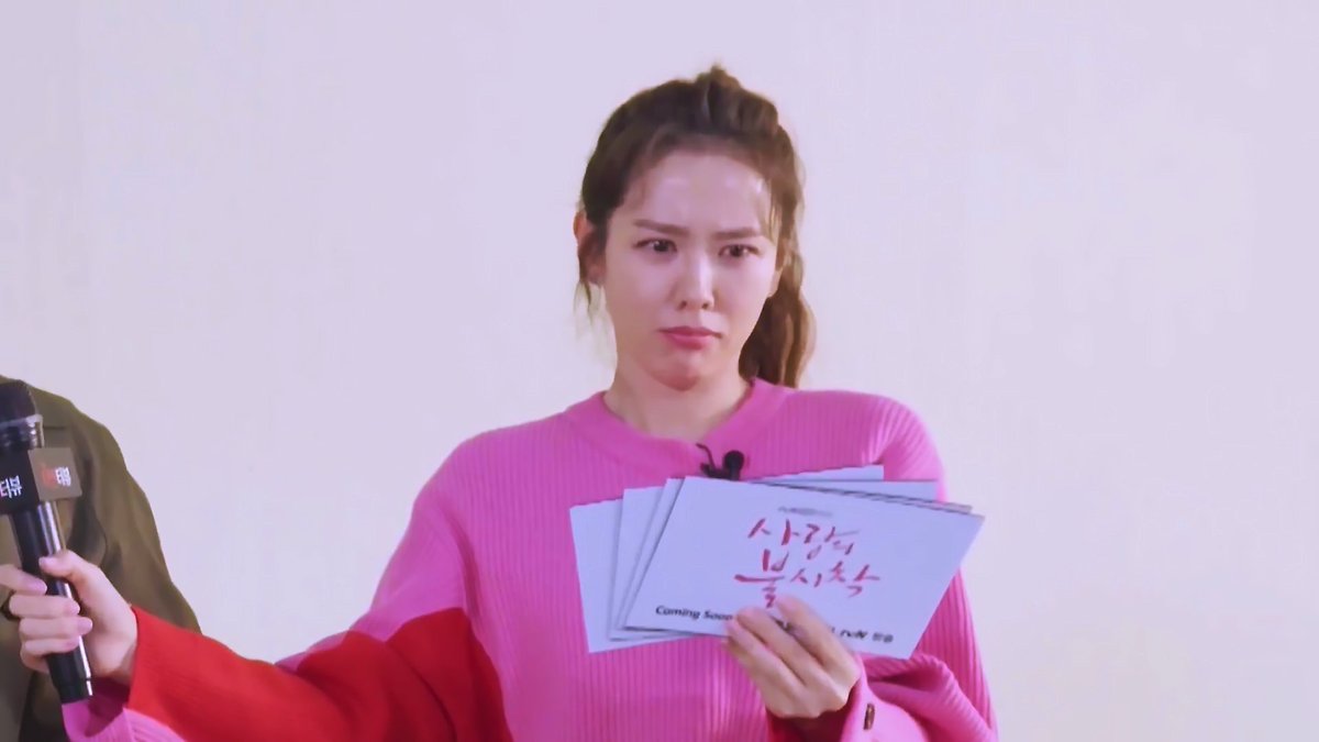 sionkki's tweet photo. yejin's facial expressions are so funny 😭 https://t.co/TnBN9JIzHt