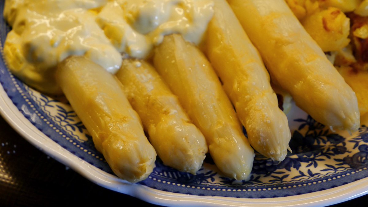 Wer deutschen Spargel boykottiert, schadet Erntehelfern und damit Osteuropa, und hilft dadurch Putin.