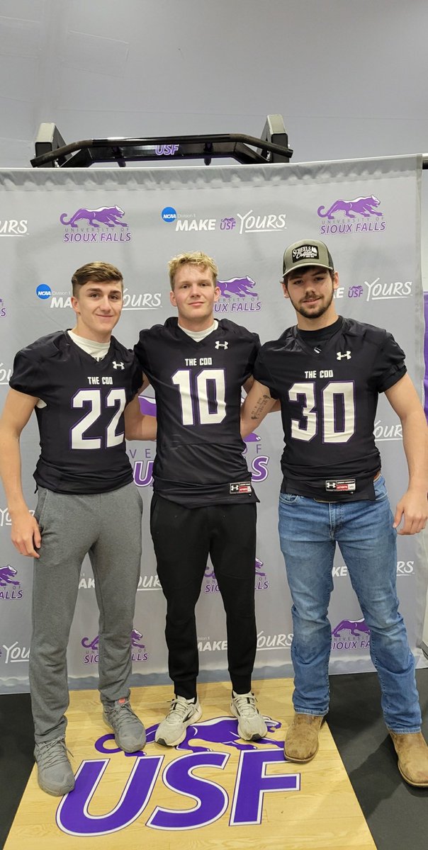 Gavin87909616's tweet photo. I want to thank @CoachLevi_ and the rest of @USFCooFootball for the chance to visit and learn about their football program!! https://t.co/taKFrj46fa