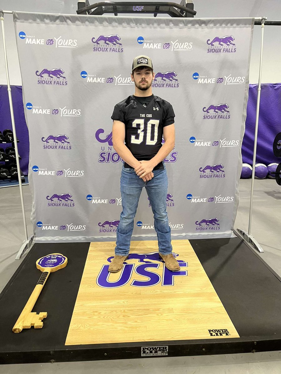 Gavin87909616's tweet photo. I want to thank @CoachLevi_ and the rest of @USFCooFootball for the chance to visit and learn about their football program!! https://t.co/taKFrj46fa