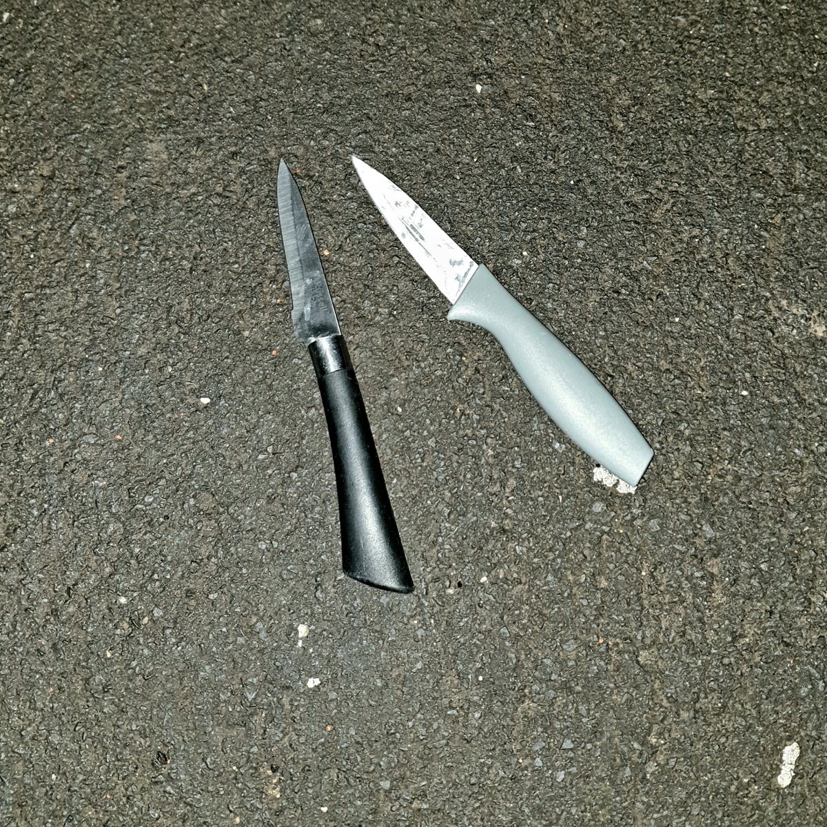 MerPolTraffic's tweet photo. Thank you to the member of public who reported three males acting suspiciously near to a petrol station in St Helens. One of our traffic patrols was nearby and detained the males, one of whom was in possession of two kitchen knives. He was arrested. https://t.co/GhH91I3Dgc