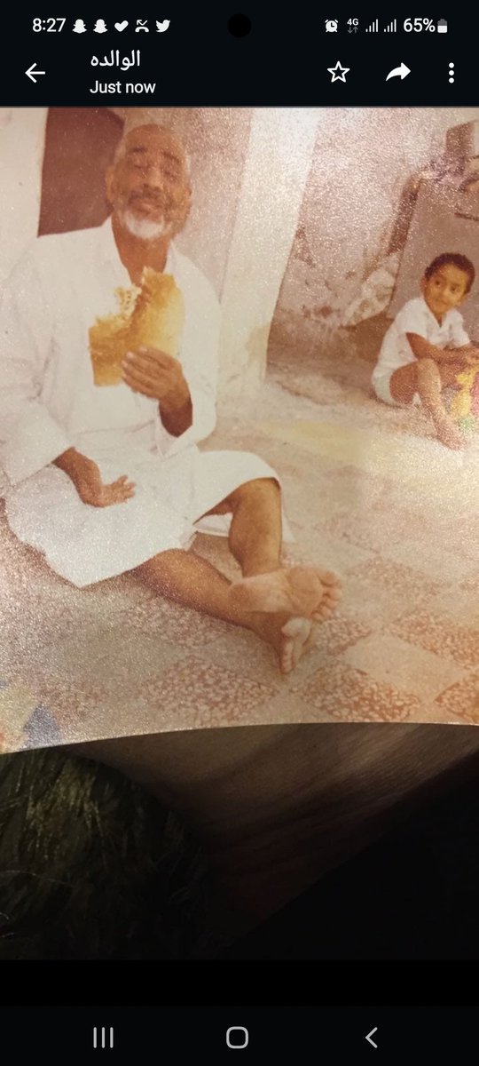 من الذكريات ، انا وجدي محمد بن محمد بن سالم السويلم.  الله يرحمه ويغفر له. من اوائل سكان حي الدواسر بالدمام واحد تجار السوق .