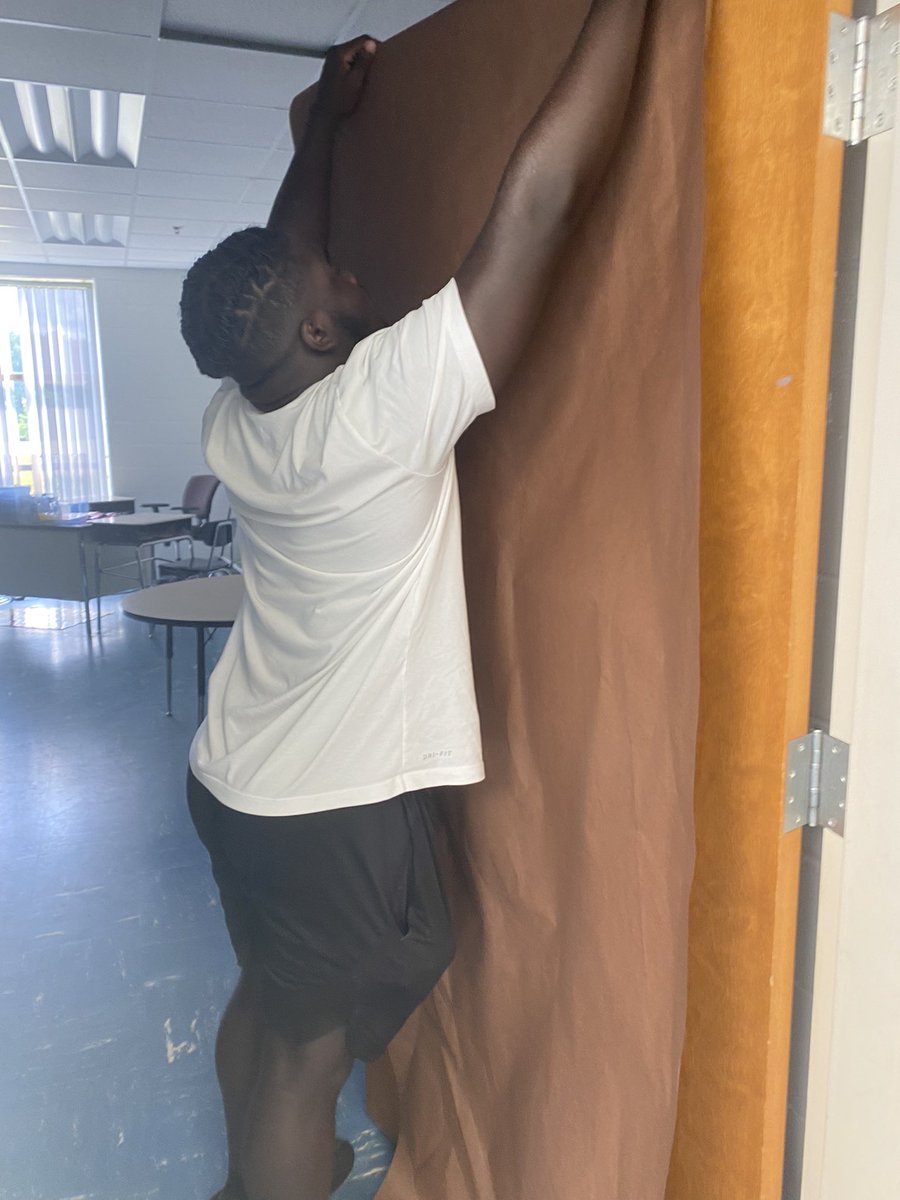 AaronFrancisDa1's tweet photo. Helping others is the way we help ourselves. Helping my mom @GwynethGwyfran and Principal Durden @EDurden6 get ready for teacher appreciation week. Thank you teachers for all that you do!! @niketaq @_Coach_O @dhs_nation @DutchtownFB1 @DHSDutch @PenielDany @coachfedd @CoachFree08 https://t.co/oXOPKzRC8j