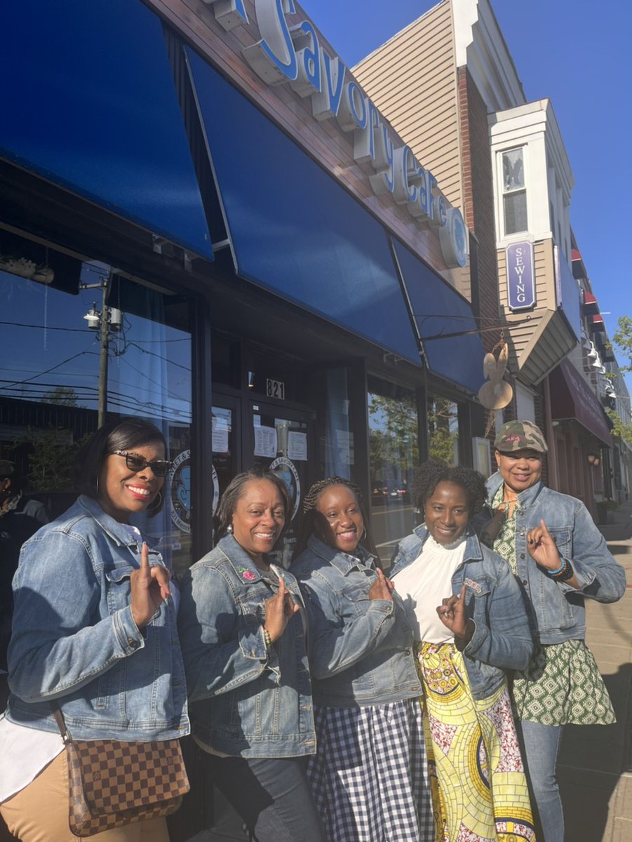 EpsilonPiOmega's tweet photo. Sister time is good for the soul 💕💚

#SisterlySundays
#QueensAKAs #AKA1908  #SupportBlackBusinesses https://t.co/A1jsTajGPL