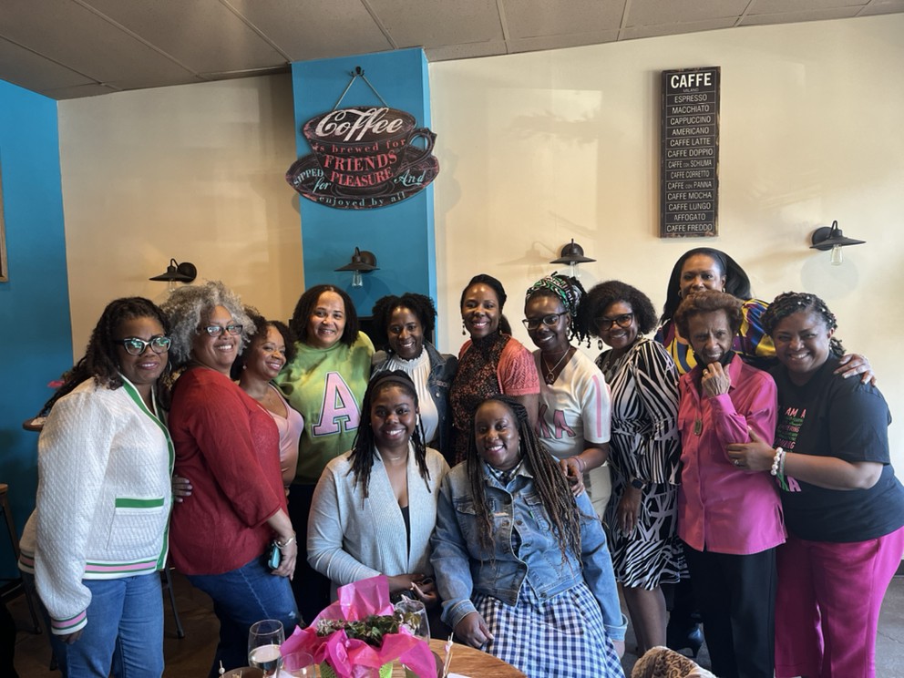 EpsilonPiOmega's tweet photo. Sister time is good for the soul 💕💚

#SisterlySundays
#QueensAKAs #AKA1908  #SupportBlackBusinesses https://t.co/A1jsTajGPL