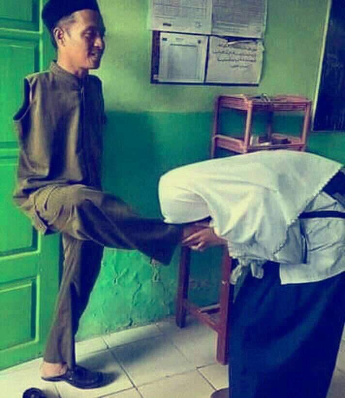 AryaNovrianus's tweet photo. Ketika tangan tak mampu lagi berjabat.. https://t.co/2cVurWU8er