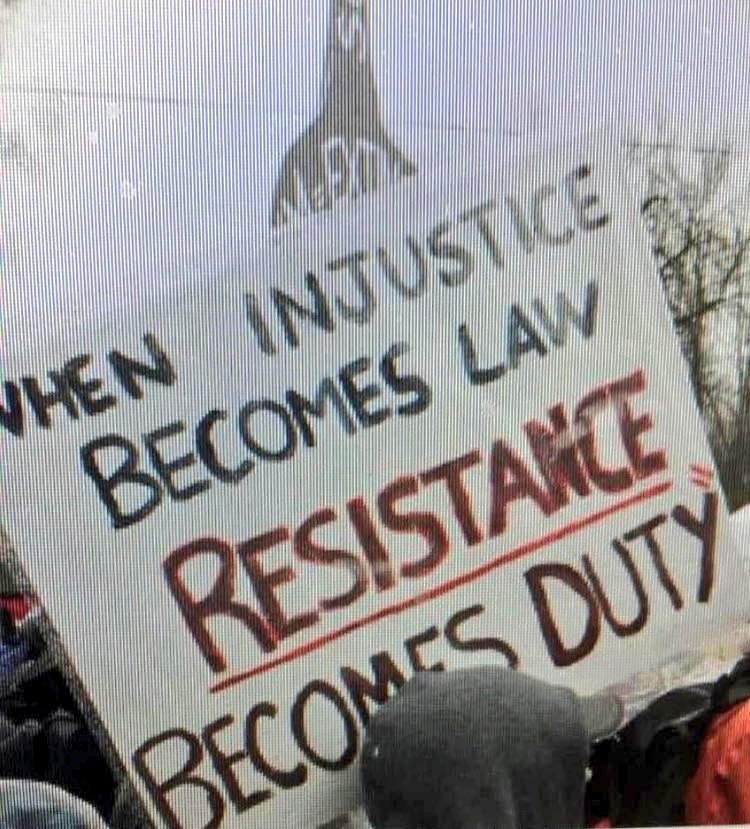 Desi13Castro's tweet photo. The dead cannot cry out for justice. It is a duty of the living to do so for them.
#मुजरिम_है_VIP_नहीं https://t.co/W6xLYFA6SH
