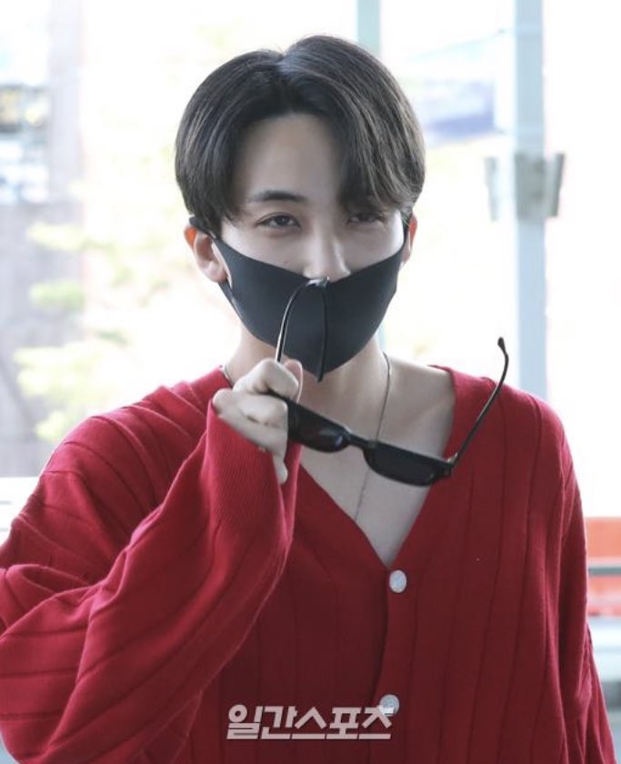 jeonghanszone's tweet photo. YOON JEONGHAN TODAY ❤️❤️ https://t.co/EVBcwjv28a