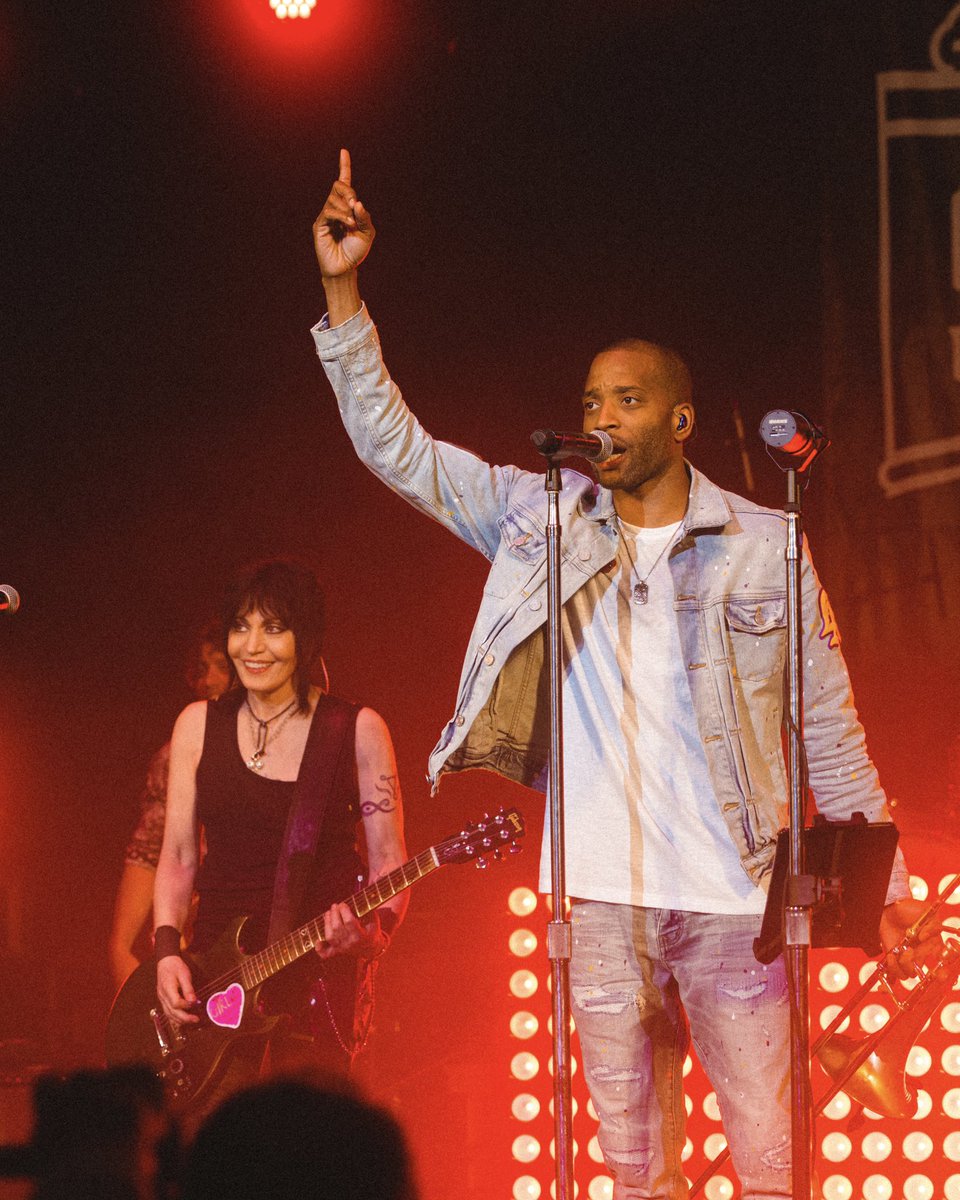 Tromboneshorty's tweet photo. #ad Huge shout out to @joanjett; we met via our @Folgers commercial and now we just performed together for the first time ever. Last night was unforgettable. #DamnRightItsFolgers https://t.co/0dHIyCLq6M