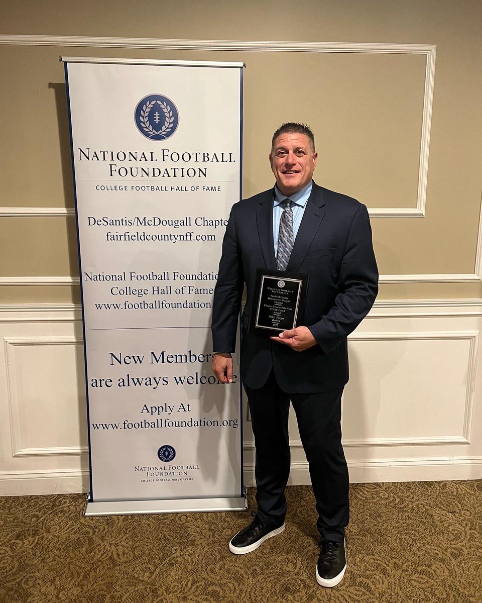 Darien Blue Wave Football tweet media