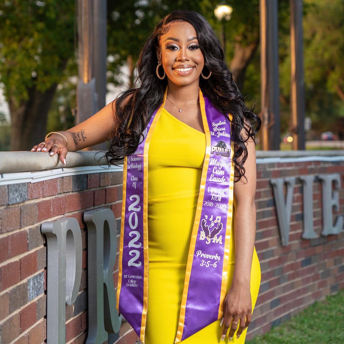 sydni_dion's tweet photo. May 14th, 8:30 a.m. at Prairie View A&amp;M University.

B.S. in Biology, minor in Chemistry ✅
Magna Cum Laude, 3.75 GPA ✅
First Generation College Graduate ✅
Pharmacy school acceptance w/ scholarship offer ✅

Excited for the next chapter of my life, Thank You Lord! ✨ https://t.co/gSyR3Go94b