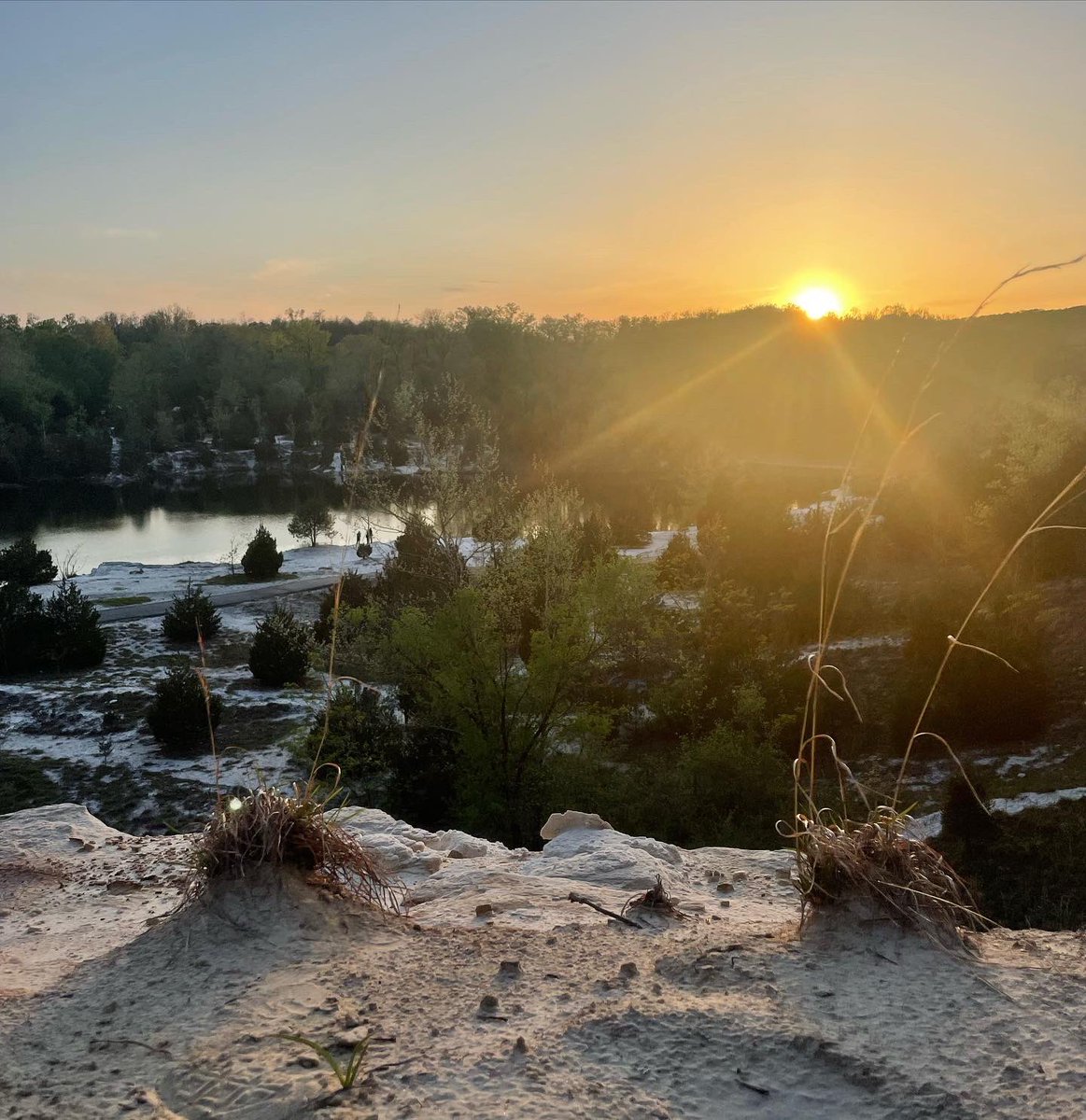 heatherlkemper's tweet image. goodbyes can be beautiful. ☀️

#sunset #hikingadventures #chasingviews