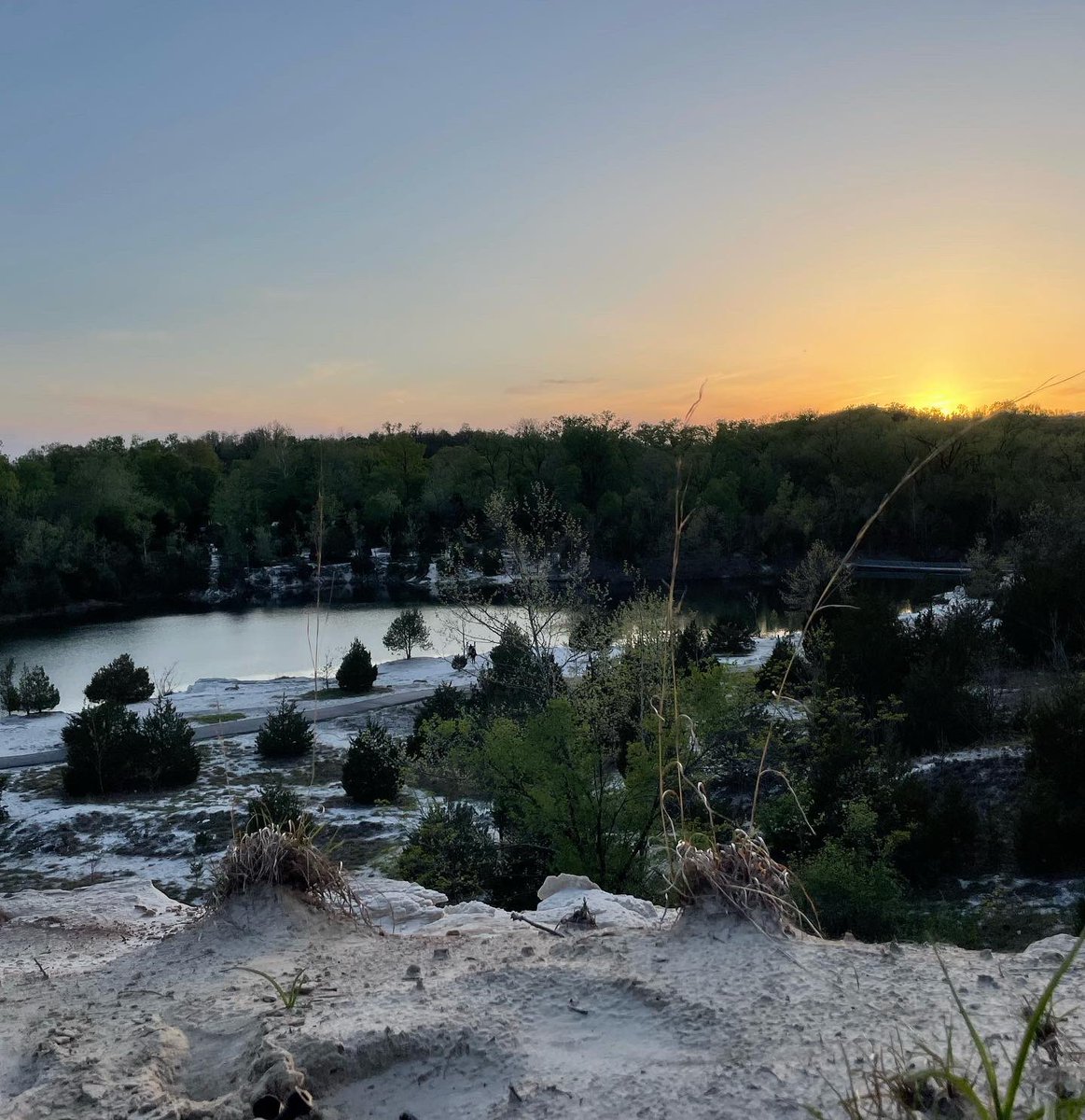 heatherlkemper's tweet image. goodbyes can be beautiful. ☀️

#sunset #hikingadventures #chasingviews