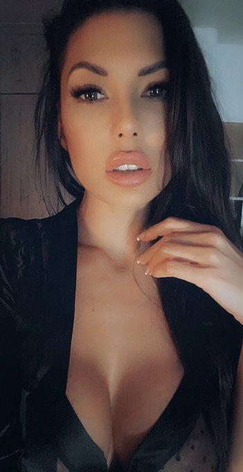 Click here for all my links!! Rt guys!!! 🤗&hearts;️ https://t.co/CLByiiO3UZ https://t.co/Nw2jRVR7UC<a href="/tag/goodnight"class="tags"><span>#goodnight</span></a>