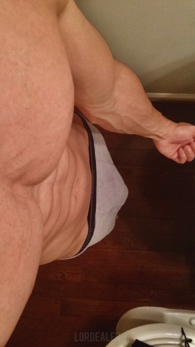 There&rsquo;s something that&rsquo;s also veiny missing from this picture 🤔 https://t.co/4INOrZ442m<a href="/tag/morninghead"class="tags"><span>#morninghead</span></a><a href="/tag/swingersaturday"class="tags"><span>#swingersaturday</span></a>