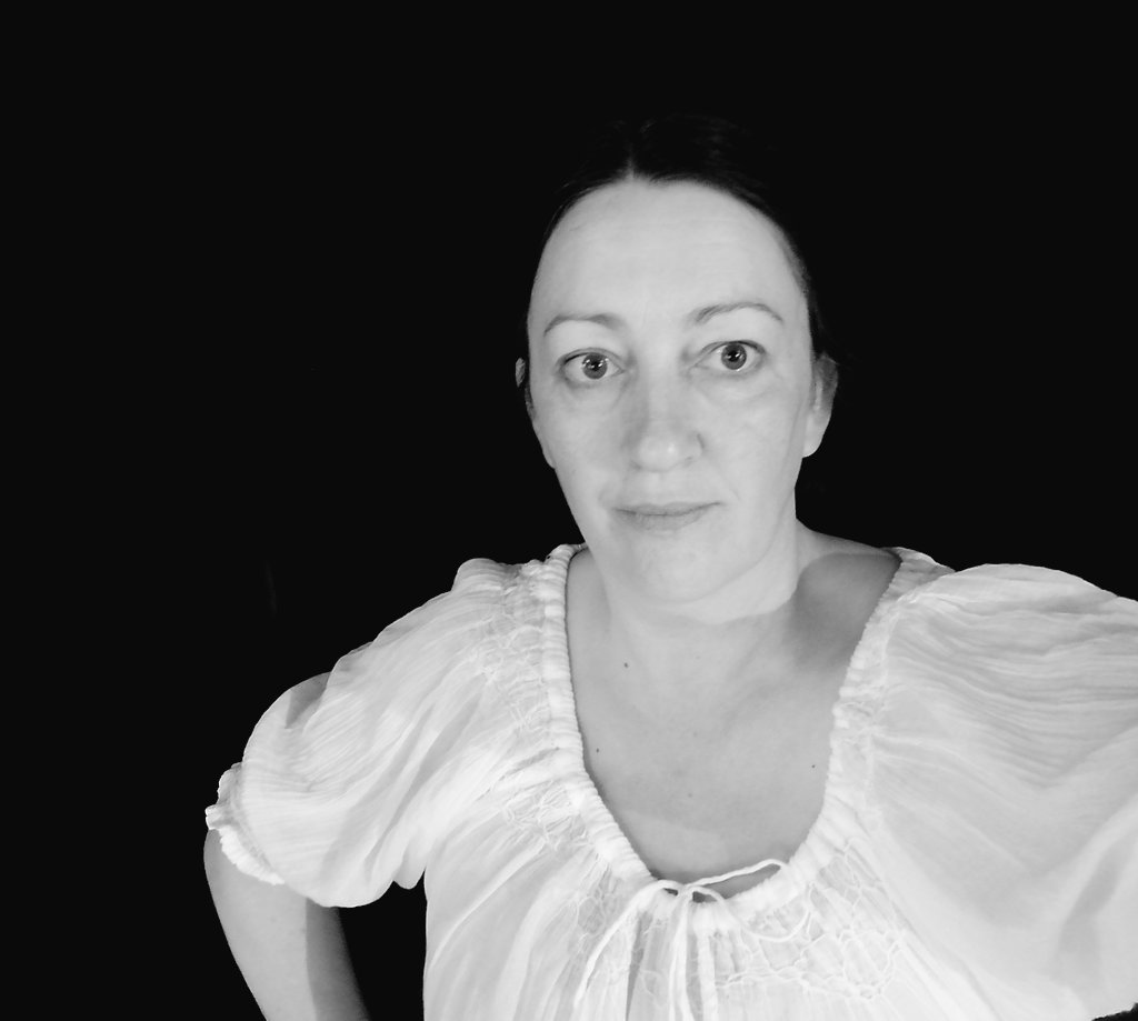 AndreaKelly101's tweet photo. #oneactor #manyvoices 😉 #TheLastCottage #devisedtheatre #womenintheatre #collaborations #irishtheatre https://t.co/Rt89awNslG