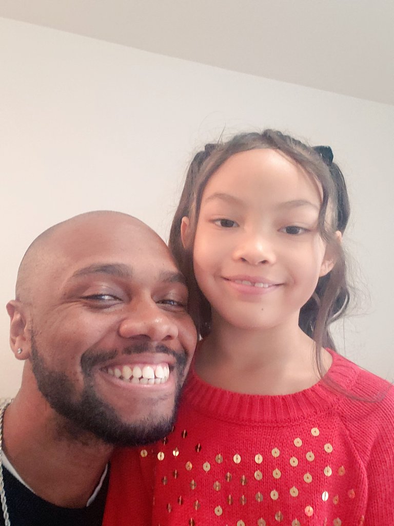 M_McFlyerThanU's tweet photo. My road dog & I watching Playoff Basketball before the park. She wanted 3 different things done with her hair, we settled on this 😂. So she got her photos she wanted 😁, she also asked me to shave the beard, so i am 🤣. Girl Dad fr
#MiniAndMe https://t.co/vvrnGFbDEY