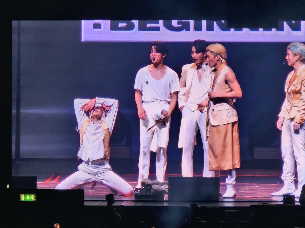 Taniax2o's tweet photo. Saranghae Ateez #ATINYinLONDON2 #Capture_TheFellowship https://t.co/nYDIFEhJv2