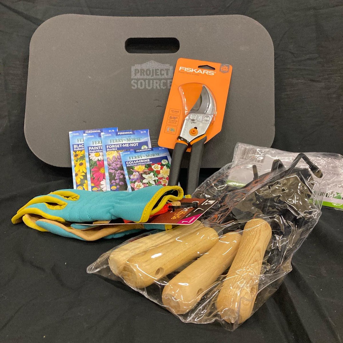 bashaffa's tweet image. Day 2 of silent auction previews! A variety of basket for all your gardening needs!